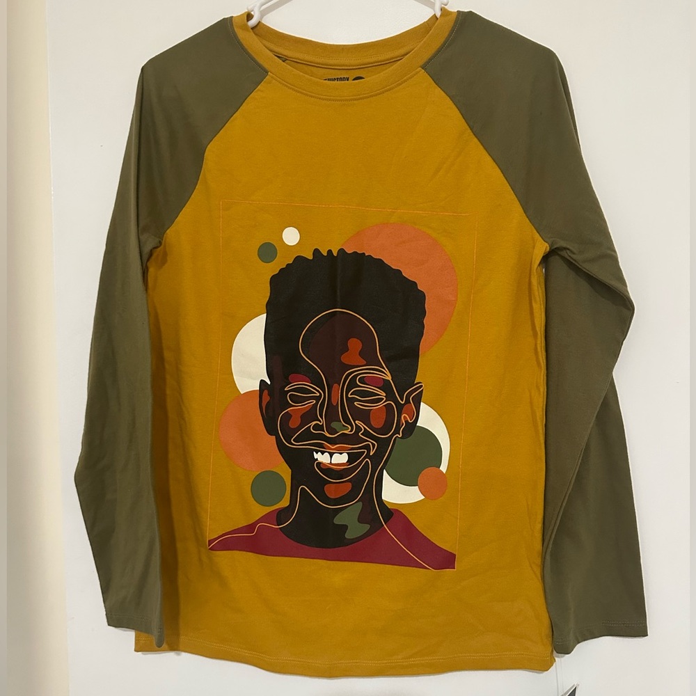 🔥🔥 Long Sleeve T-Shirt in honor of Black History Month !